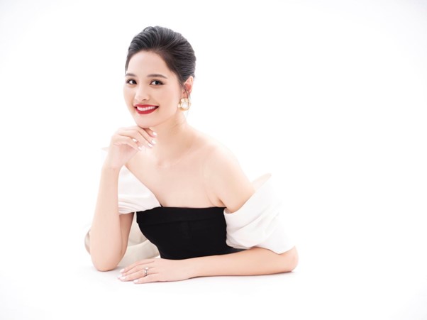 "Hoa hậu đẹp nhất châu Á": Hôn nhân yên ấm, viên mãn ở tuổi U40 - Ảnh 1.