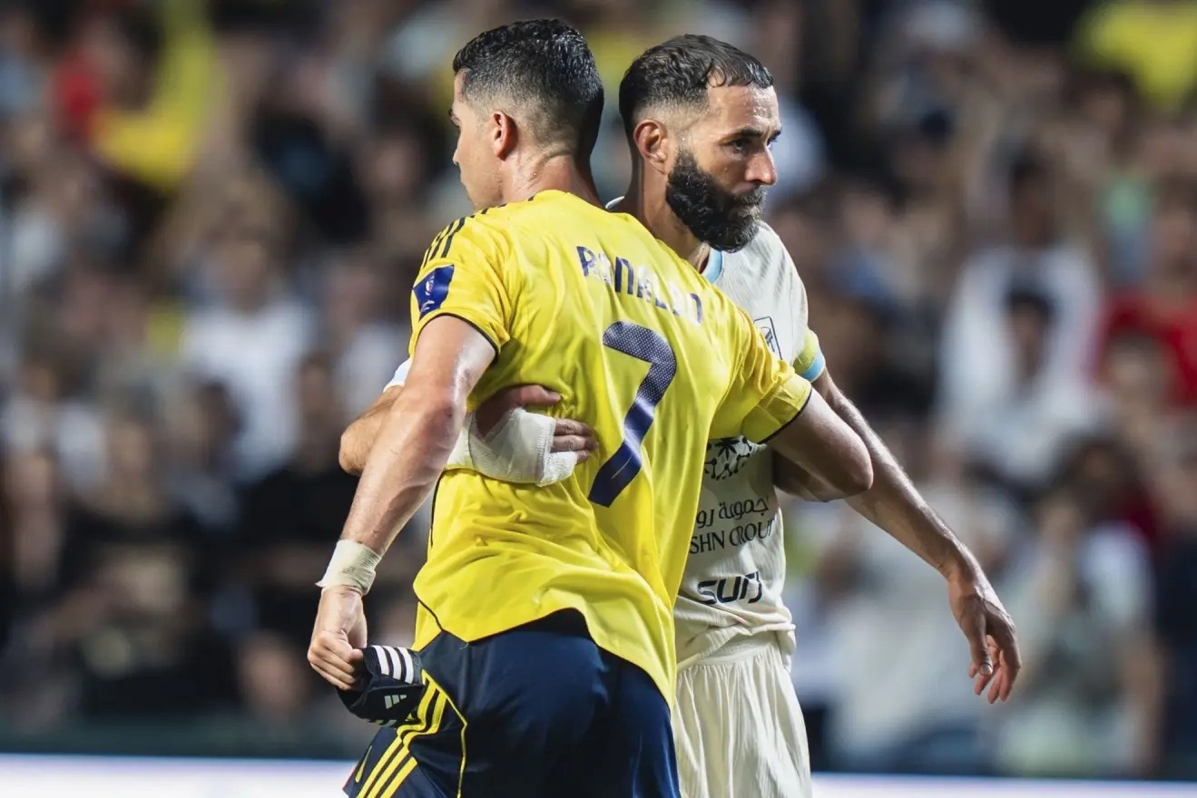 Ronaldo "nổi loạn" ở Al Nassr: Khi tiền khủng kh&ocirc;ng mua được danh hiệu - Ảnh 1.