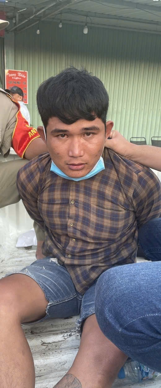 Vụ &aacute;n cướp giật T&acirc;y Ninh: Hai bị c&aacute;o l&atilde;nh &aacute;n 9 năm t&ugrave; cho tội &aacute;c t&agrave;n nhẫn - Ảnh 1.