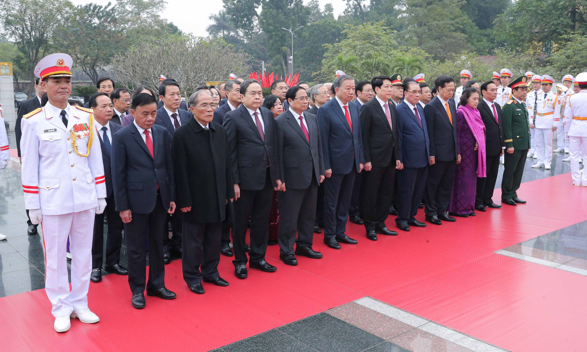 Lãnh đạo Đảng , Nhà nước viếng Chủ tịch Hồ Chí Minh nhân 96 năm Ngày thành lập Đảng - Ảnh 4.
