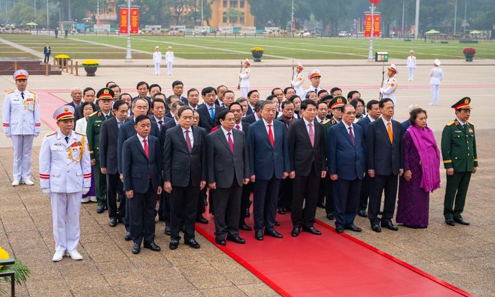 Lãnh đạo Đảng , Nhà nước viếng Chủ tịch Hồ Chí Minh nhân 96 năm Ngày thành lập Đảng - Ảnh 2.