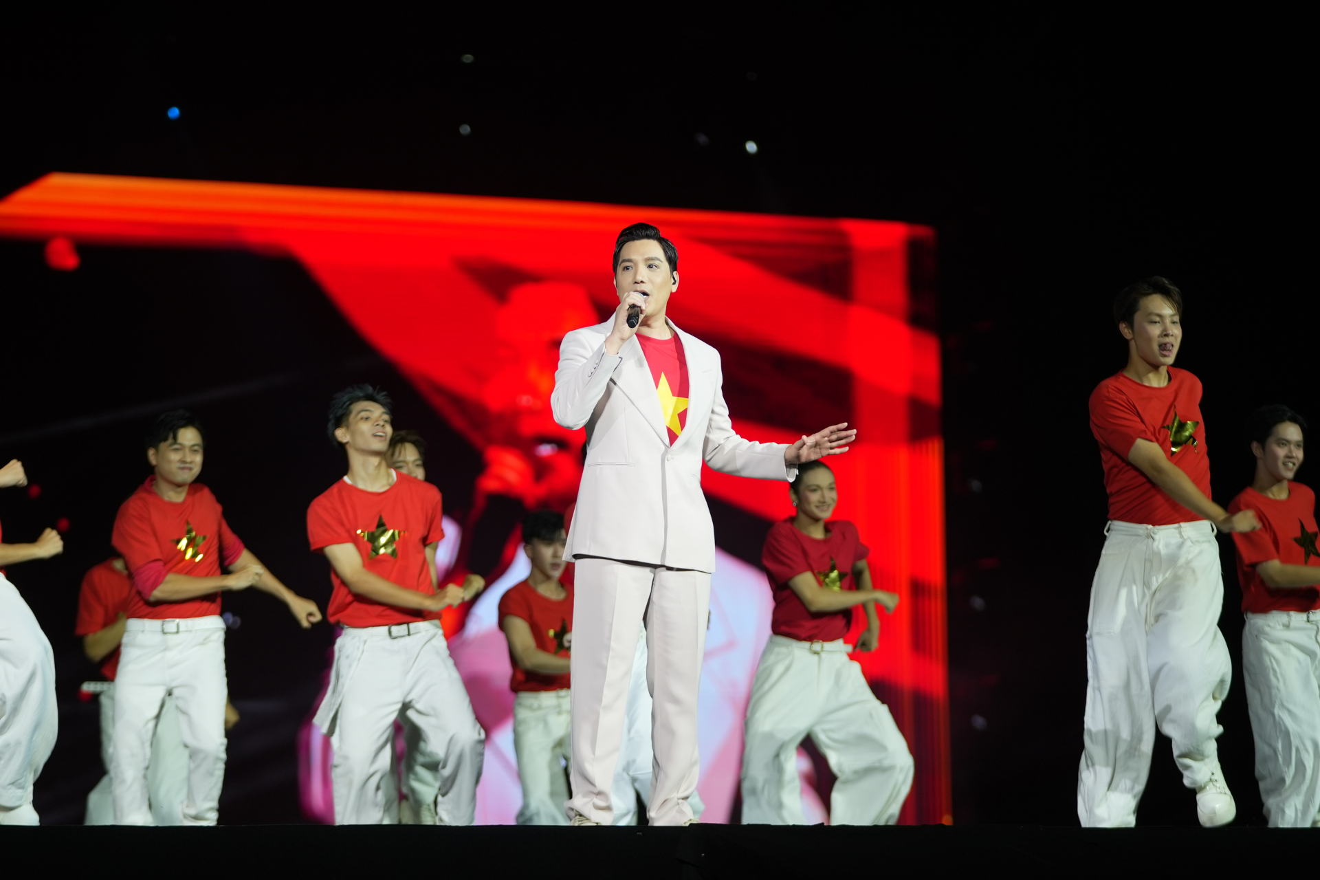 Đại gia nghìn tỷ Minh Beta dành gần 730 ngày để làm một việc ít người dám làm - Ảnh 2.