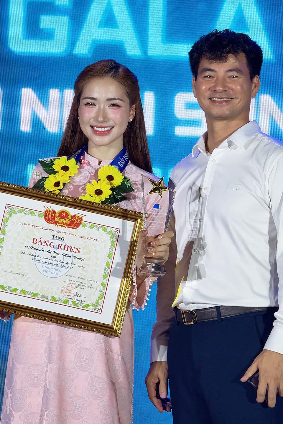 Nữ ca sĩ được Bộ VH-TT-DL vinh danh: Tổ chức fan-concert 8000 người, cả dàn sao hạng A góp vui- Ảnh 20.