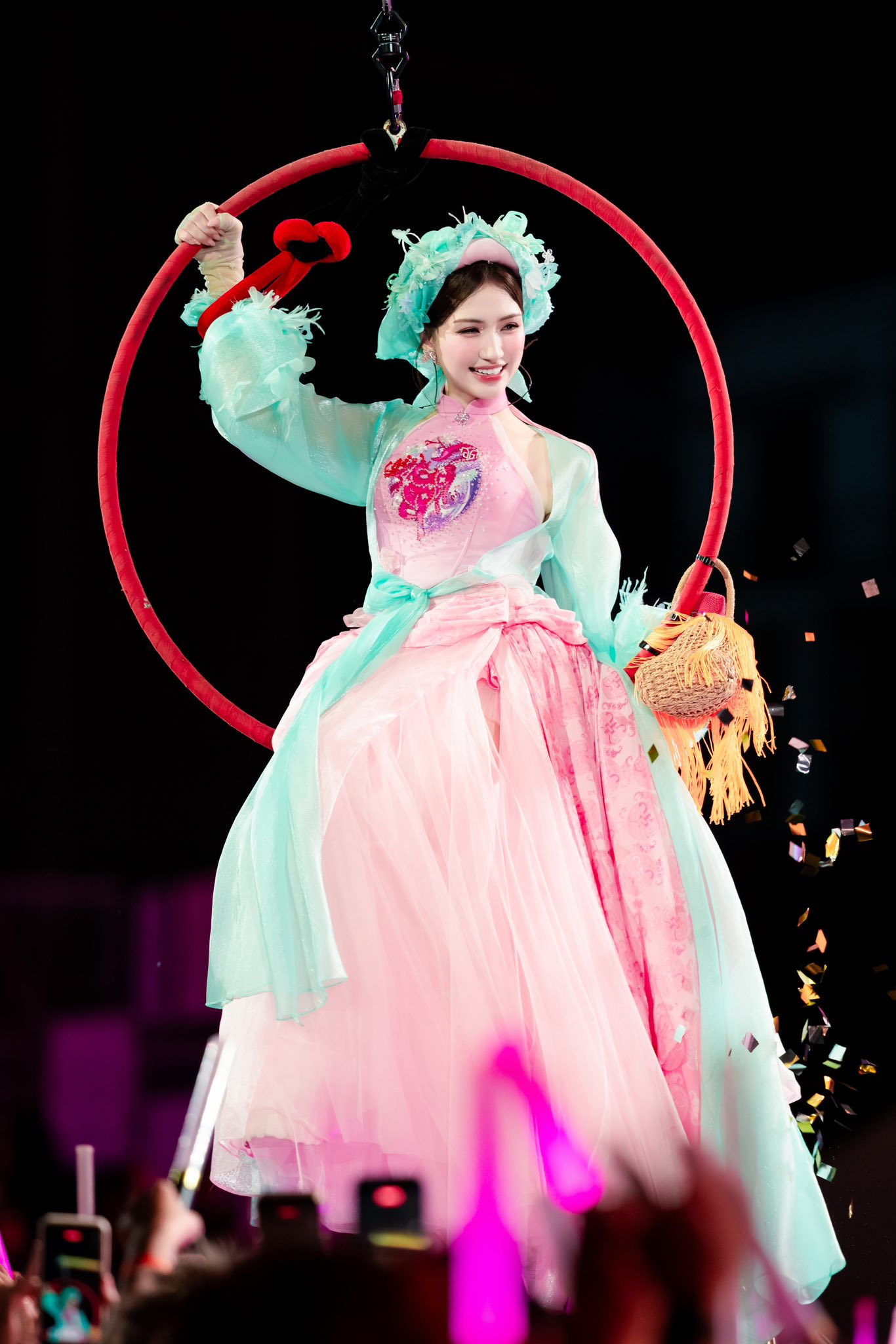 Nữ ca sĩ được Bộ VH-TT-DL vinh danh: Tổ chức fan-concert 8000 người, cả dàn sao hạng A góp vui- Ảnh 9.