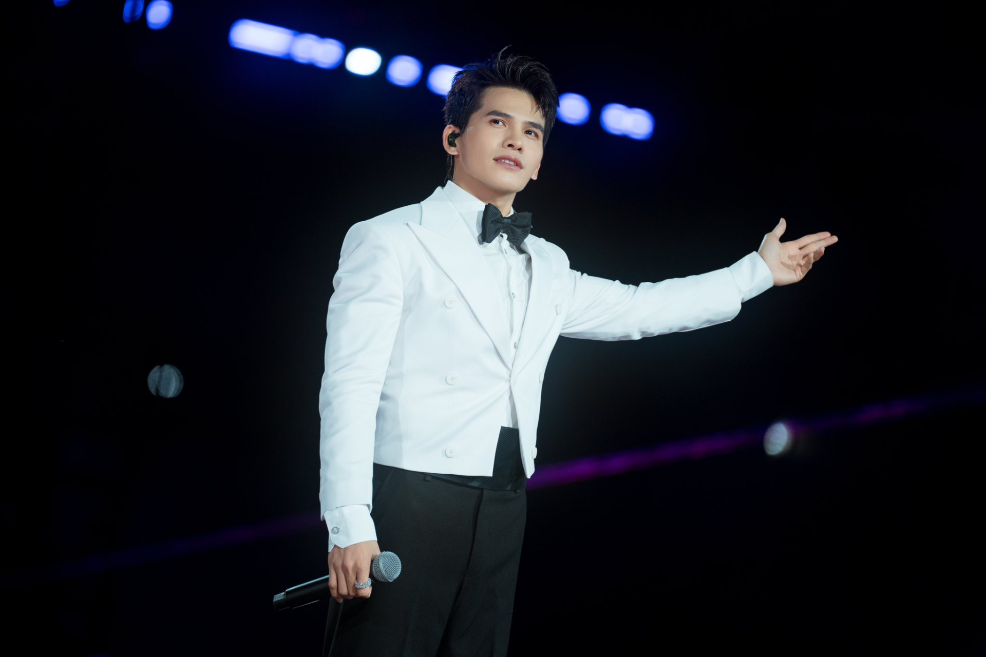 Nữ ca sĩ được Bộ VH-TT-DL vinh danh: Tổ chức fan-concert 8000 người, cả dàn sao hạng A góp vui- Ảnh 15.