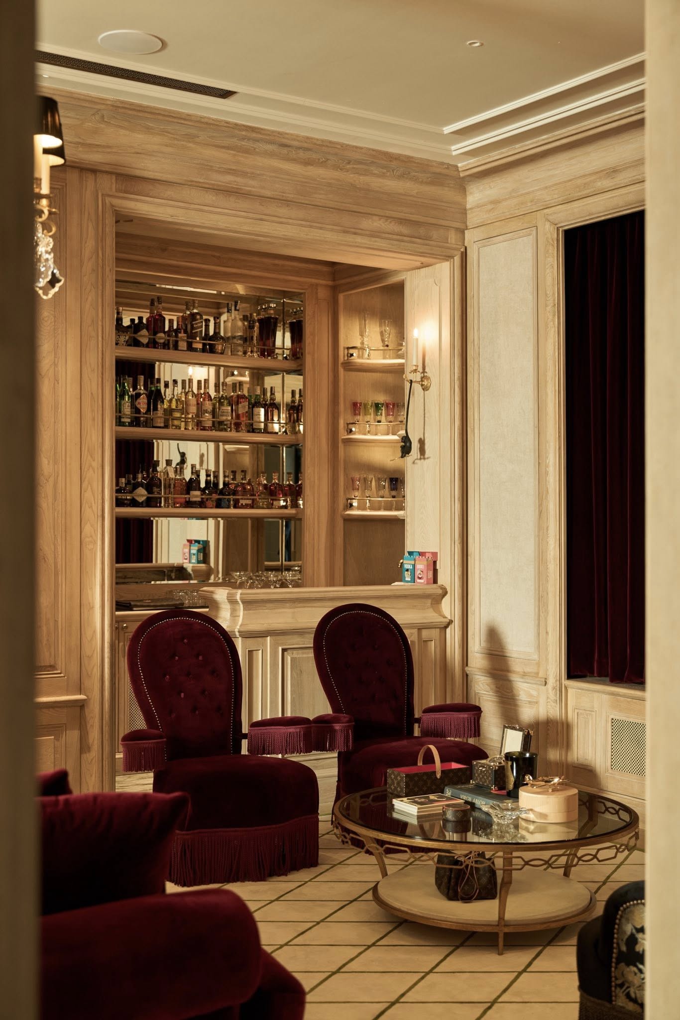 Th&aacute;i C&ocirc;ng phản ph&aacute;o- Ảnh 13.