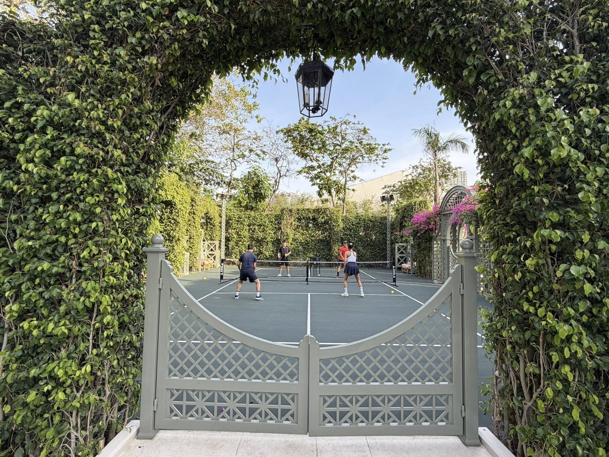 Th&aacute;i C&ocirc;ng phản ph&aacute;o- Ảnh 9.