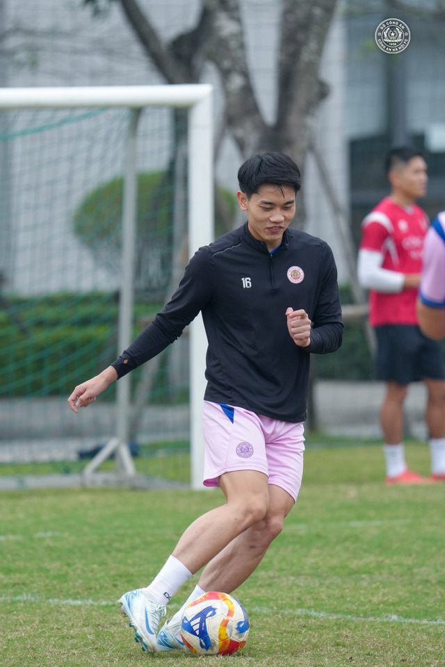 Một khoảnh khắc gây chú ý của Đình Bắc và Văn Hậu- Ảnh 2.