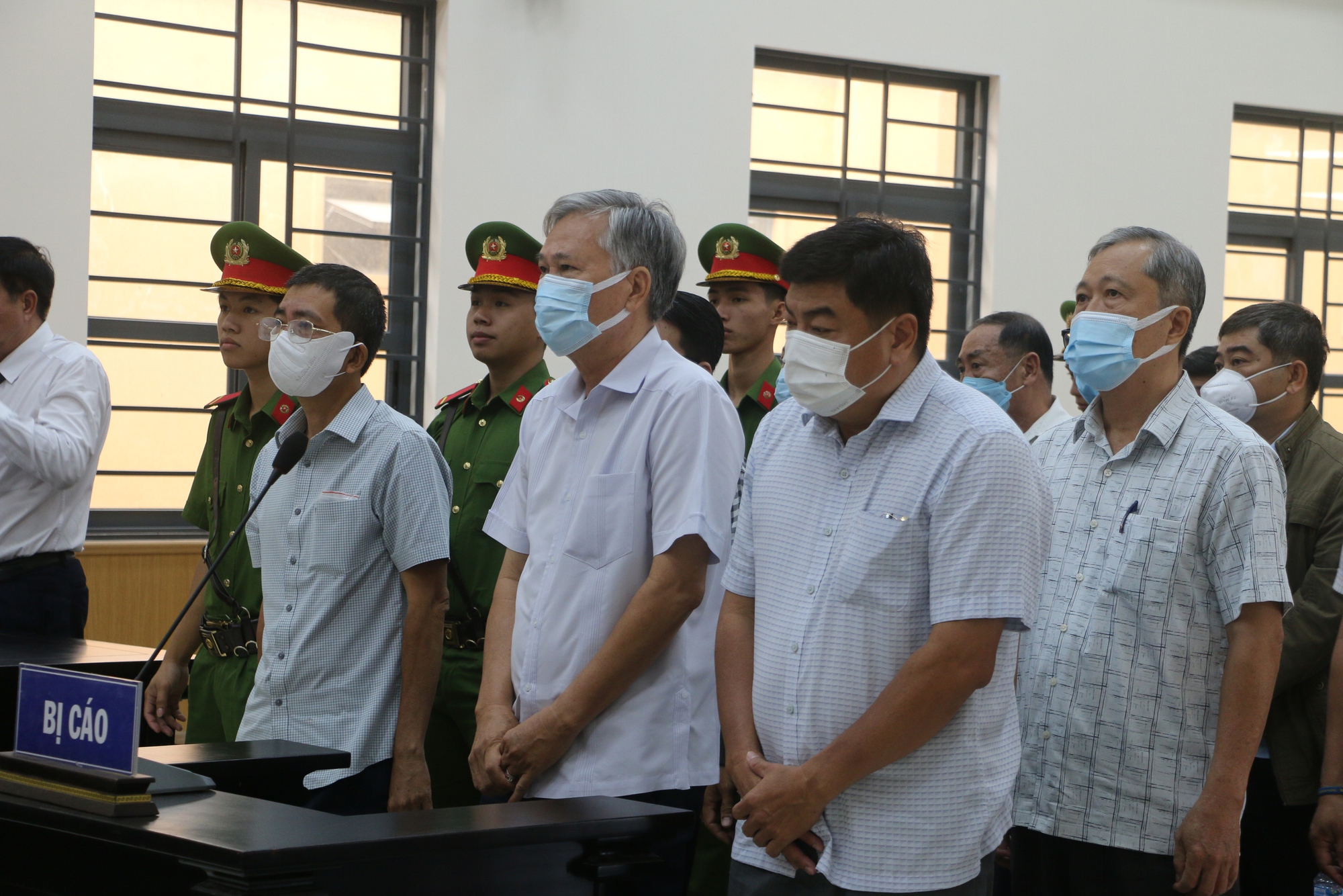 3 Cựu Ph&oacute; Chủ tịch Long Xuy&ecirc;n l&atilde;nh &aacute;n bất ngờ về tội Thiếu tr&aacute;ch nhiệm g&acirc;y thiệt hại - Ảnh 1.