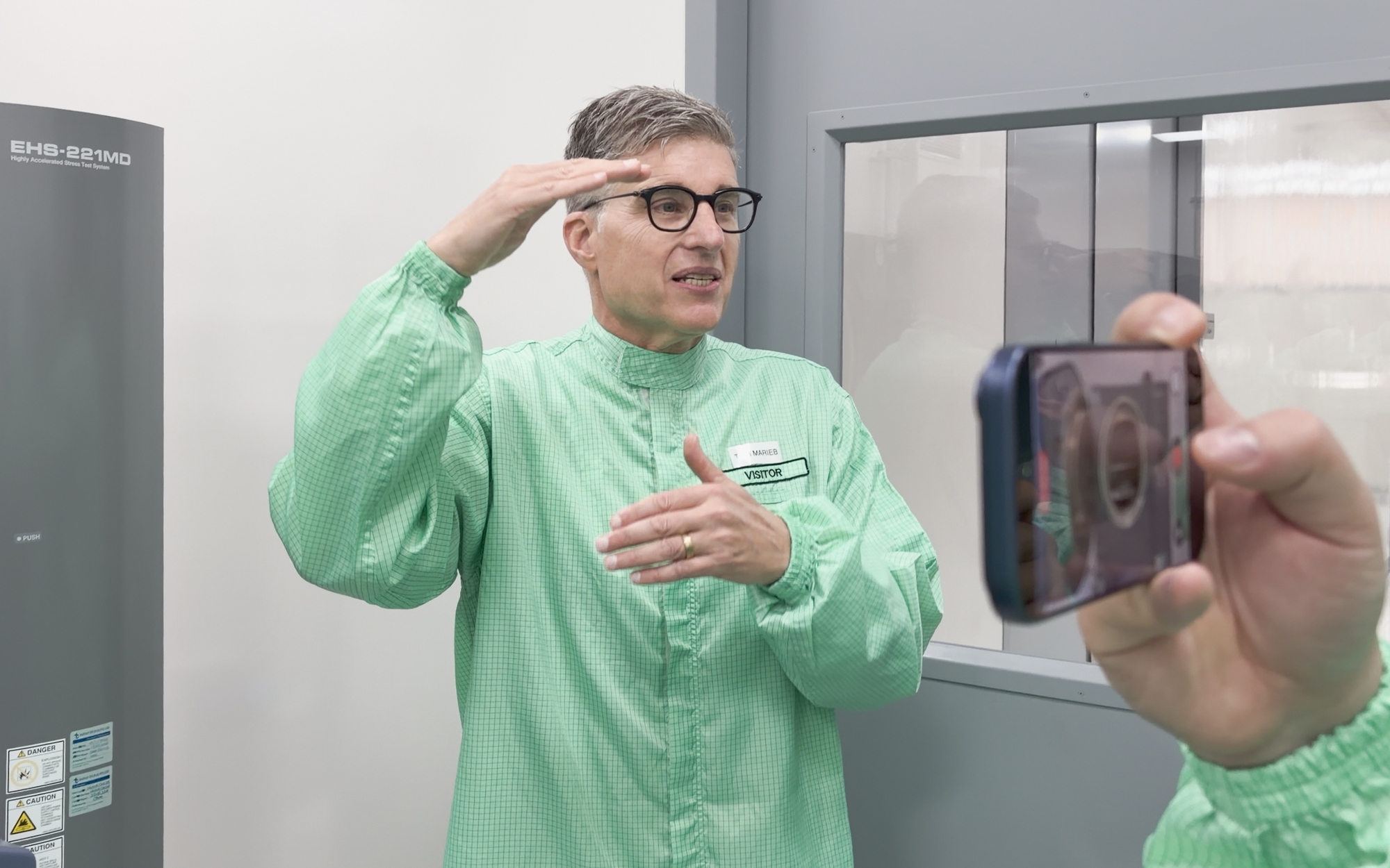 Lần Đầu Ghé “Phòng Thí Nghiệm Độ Bền” Iphone Tại Singapore: Tận Mắt Thấy Apple Nhúng Nước Sôi, Quăng Quật Sản Phẩm!- Ảnh 4.