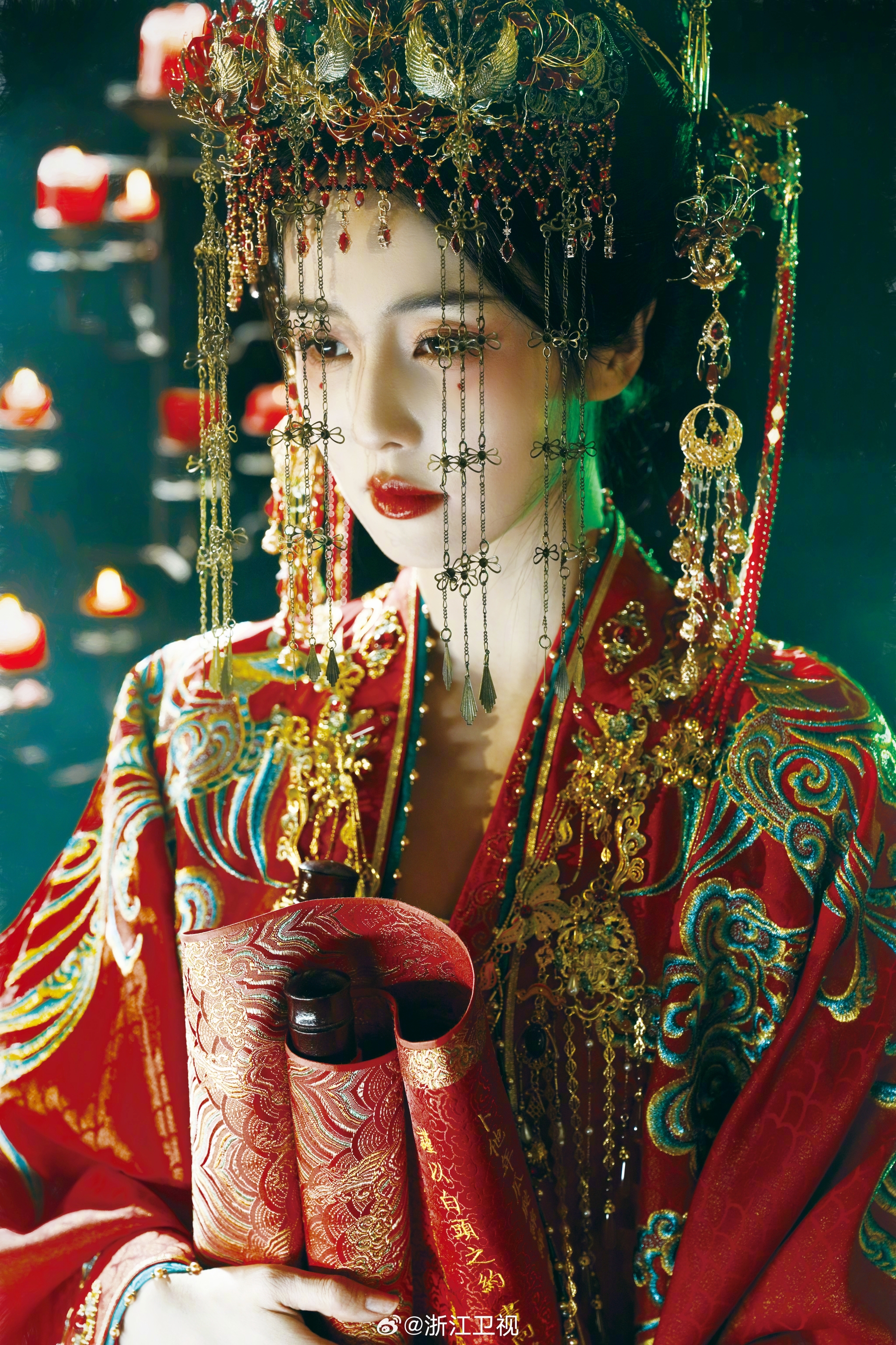 Cô dâu đẹp ma mị đang viral khắp Trung Quốc: Nhan sắc này AI cũng không vẽ nổi, đúng chuẩn cú sốc visual- Ảnh 4.