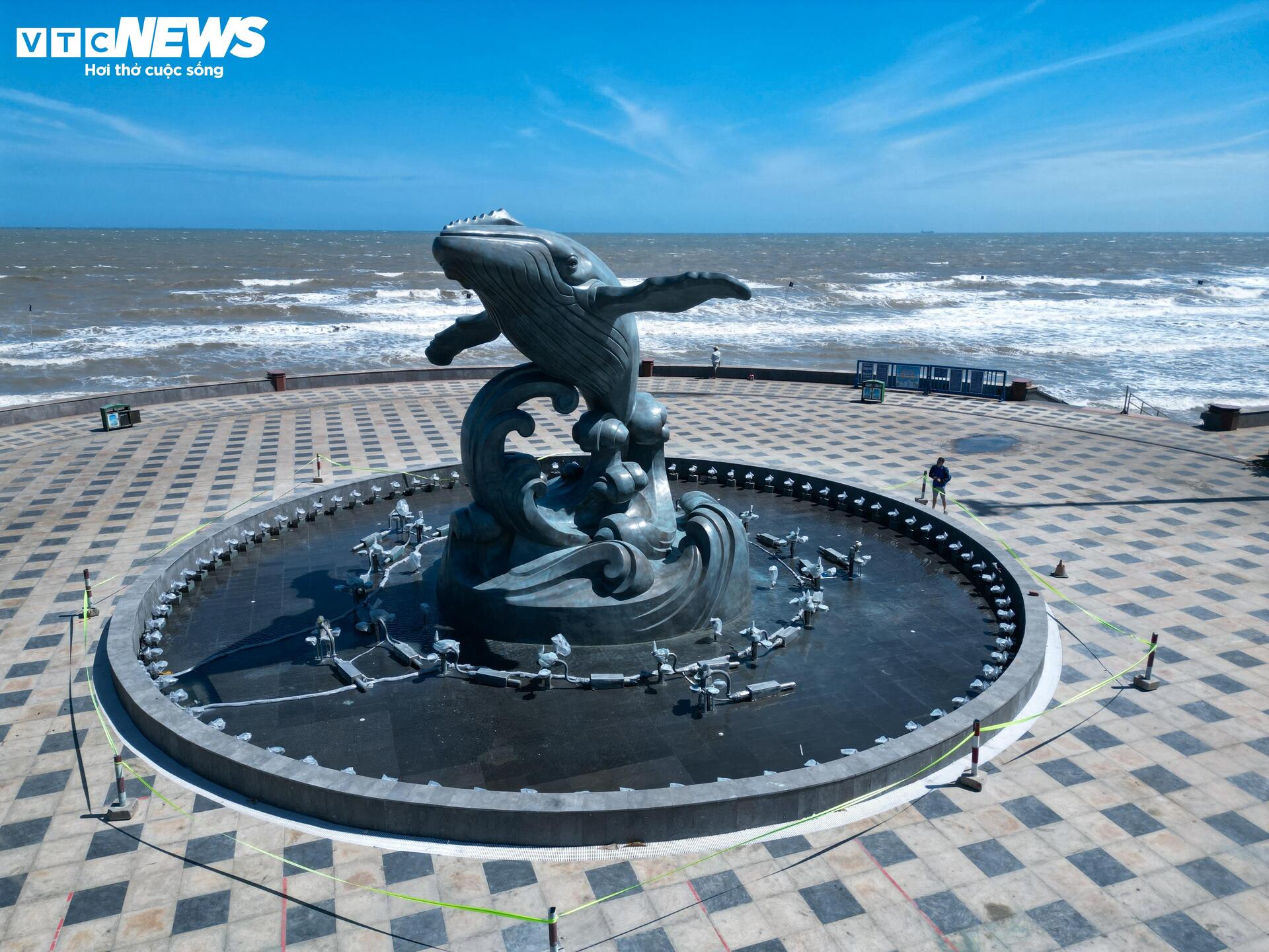 Cận cảnh công trình tượng cá Ông hơn 50 tỷ đồng tại TP.HCM- Ảnh 1.