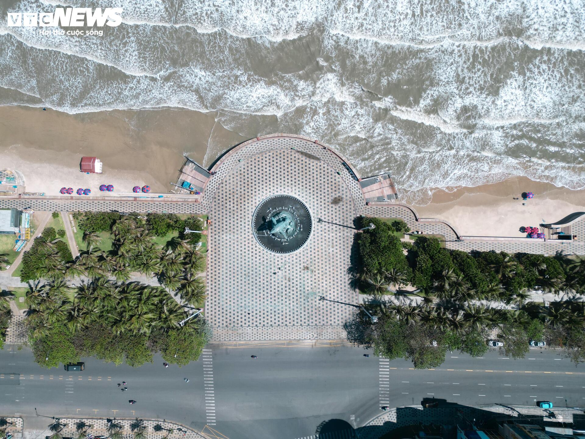 Cận cảnh công trình tượng cá Ông hơn 50 tỷ đồng tại TP.HCM- Ảnh 10.