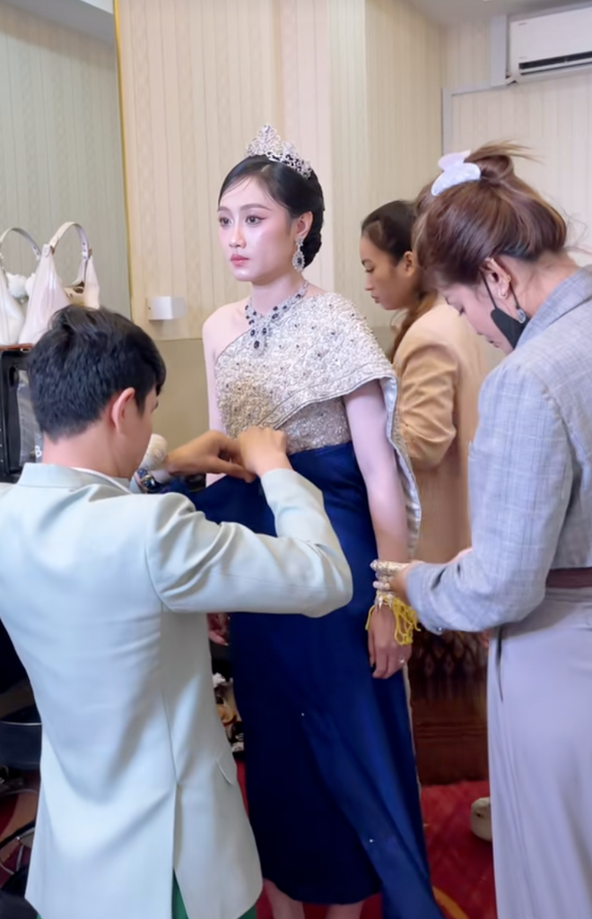 Đám cưới trăm tỷ của cô dâu Tây Ninh: Lý do chú rể Campuchia gia thế khủng vẫn ở rể, còn "lép vế" vợ- Ảnh 11.