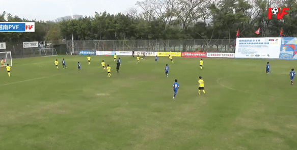 Tấn c&ocirc;ng chớp nho&aacute;ng, đội b&oacute;ng Việt Nam thắng liền 2 trận trước đối thủ Trung Quốc- Ảnh 1.