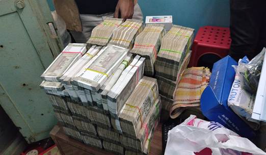 Đột kích hàng loạt kho hàng vận tải, tịch thu 29 kg vàng xếp đống trị giá 140 tỷ đồng và 8,7 tỷ tiền mặt có dấu hiệu lạ- Ảnh 3.