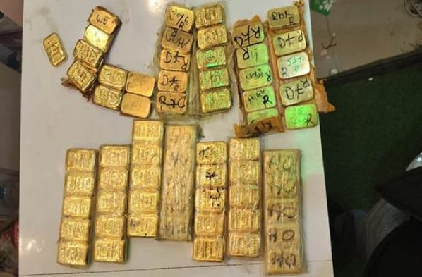 Đột kích hàng loạt kho hàng vận tải, tịch thu 29 kg vàng xếp đống trị giá 140 tỷ đồng và 8,7 tỷ tiền mặt có dấu hiệu lạ- Ảnh 1.
