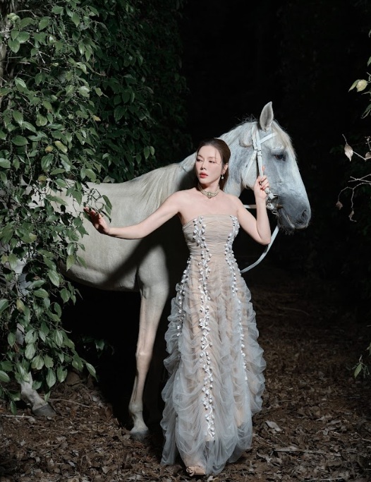 Lý Nhã Kỳ khoe nhan sắc quyến rũ tại resort trăm tỷ riêng ở Đồng Nai- Ảnh 2.