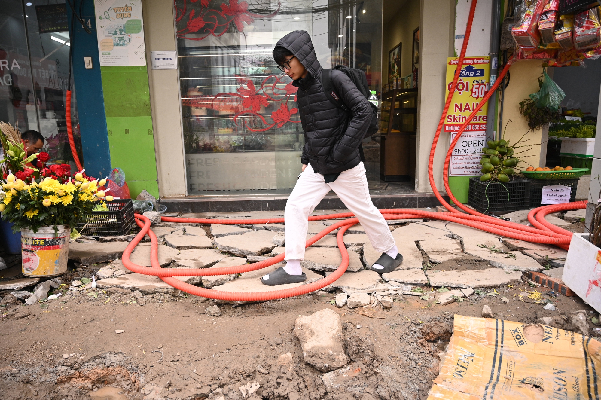 Sát Tết, đường Nguyễn Tuân vẫn ngổn ngang: Người dân Hà Nội "kêu trời" vì bụi mù kèm ùn tắc- Ảnh 20. Sát Tết, đường Nguyễn Tuân vẫn ngổn ngang: Người dân Hà Nội "kêu trời" vì bụi mù kèm ùn tắc- Ảnh 20.