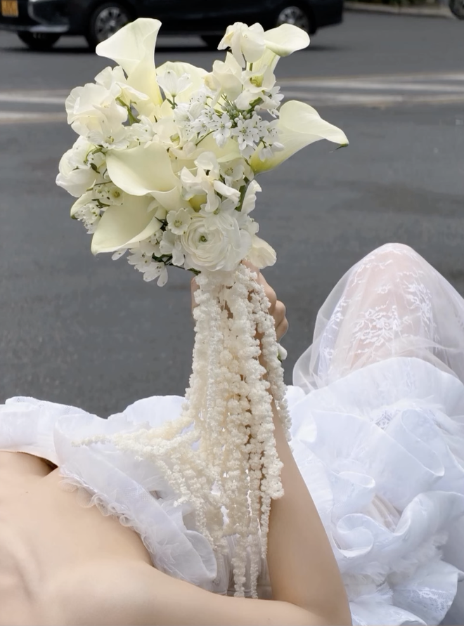 MC Huyền Trang Mù Tạt khoe visual xinh đẹp sắc sảo chụp ảnh cưới cùng tuyển thủ U23 Việt Nam từng chấn động Thường Châu- Ảnh 2.