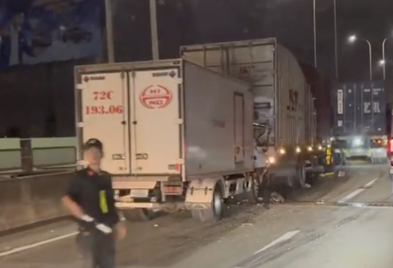 Tai nạn giao th&ocirc;ng nghi&ecirc;m trọng tr&ecirc;n cao tốc TPHCM - Long Th&agrave;nh , 1 t&agrave;i xế tử vong - Ảnh 1.