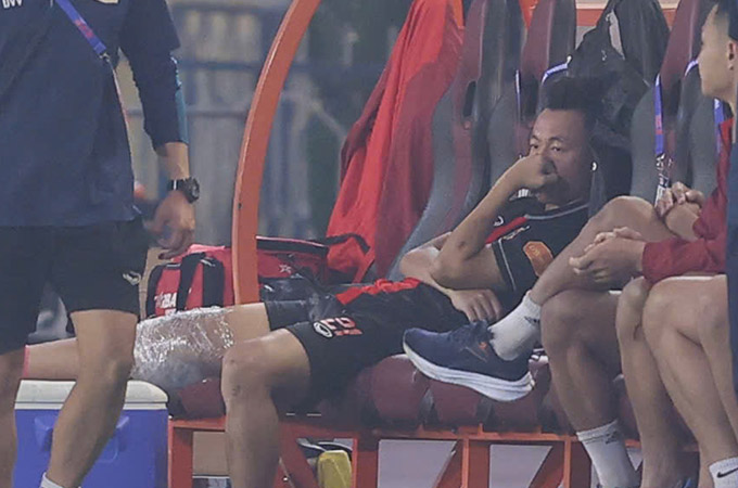 Tiền vệ U23 Việt Nam kể lại khoảnh khắc rùng mình ám ảnh nhất sự nghiệp: "Tôi nghe thấy tiếng dây chằng đứt..." - Ảnh 1.