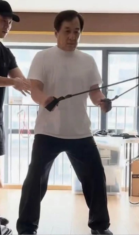 Ngôi sao võ thuật Thành Long bất ngờ tiết lộ bị mắc bệnh tăng động giảm chú ý (ADHD)- Ảnh 3.