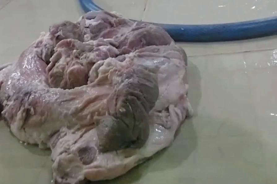 Vụ Nghi Thịt Bẩn Tuồn Vào Trường Học: Sở An Toàn Thực Phẩm Tphcm Lên Tiếng- Ảnh 1.