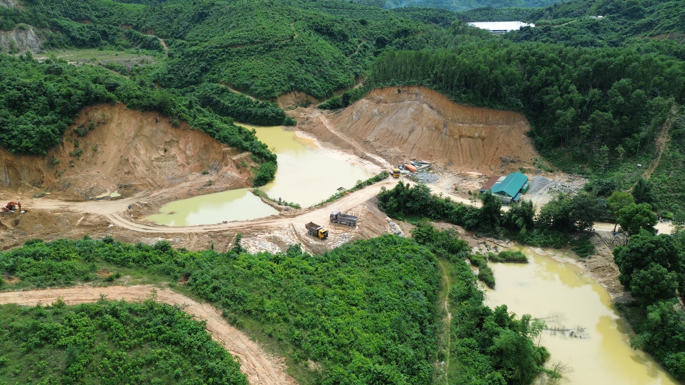 Chủ tịch tỉnh Phú Thọ yêu cầu tăng cường quản lý khai thác đất trái phép 2026 - Ảnh 1.