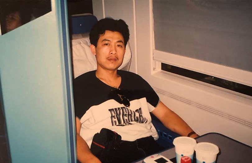 Nam nghệ sĩ sang Mỹ đi l&agrave;m c&ocirc;ng nh&acirc;n, bơm xăng: "T&ocirc;i v&ocirc; danh tiểu tốt"- Ảnh 1.