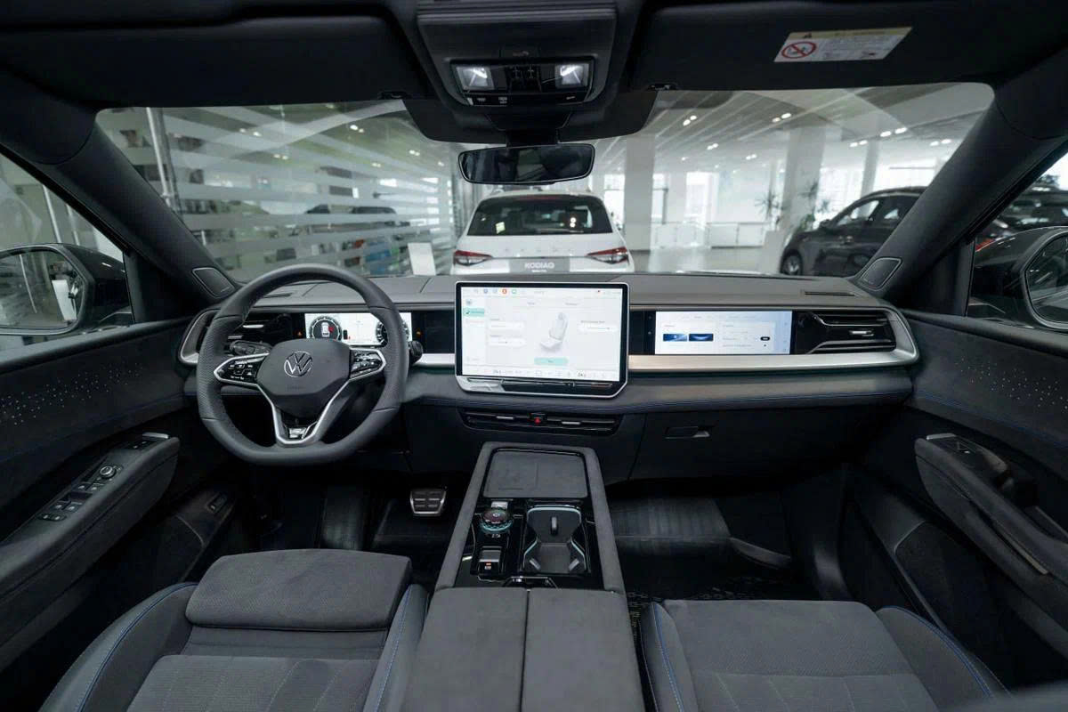 VW Teramont Pro nhận cọc tại đại l&yacute;: 2 phi&ecirc;n bản, gi&aacute; dự kiến 2,4-2,6 tỷ đồng, ra mắt cuối th&aacute;ng 3- Ảnh 3.