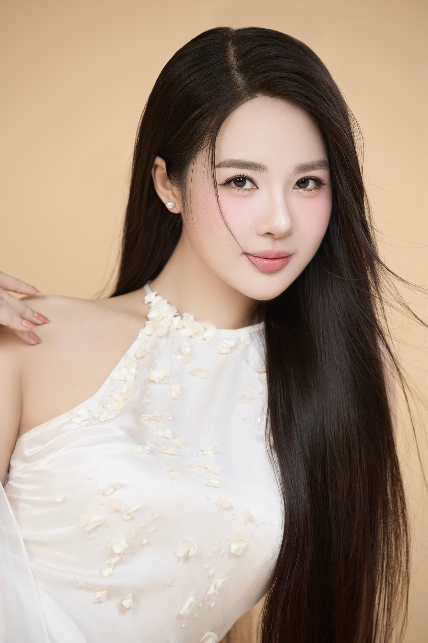 Á hậu Đỗ Hà Trang khoe vẻ đẹp Á Đông trong bộ ảnh đón Tết- Ảnh 6.