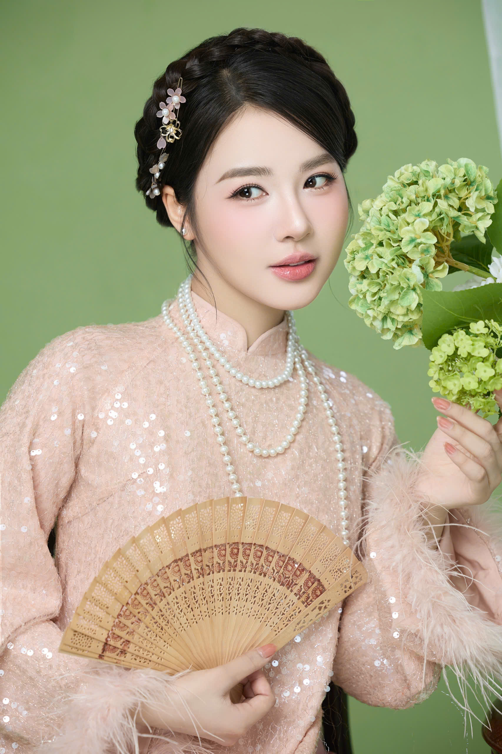 Á hậu Đỗ Hà Trang khoe vẻ đẹp Á Đông trong bộ ảnh đón Tết- Ảnh 2.