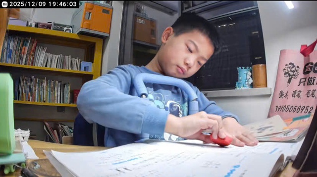 11 giây sụp đổ của một cậu bé khiến nhiều người lớn lặng người- Ảnh 4.