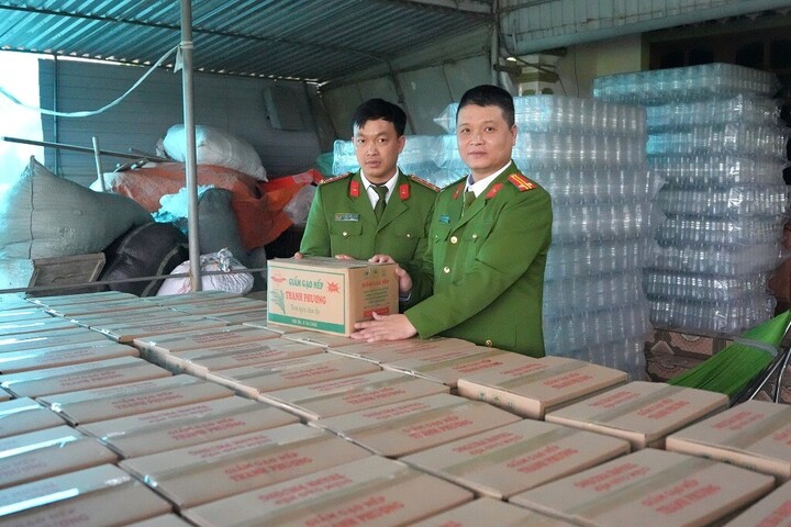 Bắt quả tang cơ sở sản xuất 60.000 lít giấm giả bằng axit công nghiệp- Ảnh 2.