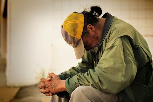 Mẹ tôi thu nhập 3 tỷ mỗi năm, bố thì đi khắp nơi vay tiền nhưng luôn nói yêu thương con cái và sự thật nực cười phía sau- Ảnh 1.