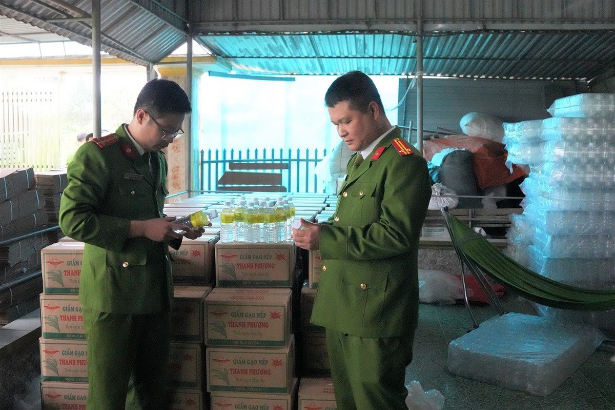 Giật Mình Hơn 60.000 Lít Giấm Giả Pha Từ Axit Công Nghiệp Với Nước Lã: Sức Khỏe Người Tiêu Dùng Bị Đe Dọa Thế Nào? - Ảnh 2.