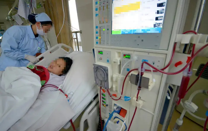 Ngày càng nhiều người còn trẻ đã "vật vã" vì bệnh thận, bác sĩ nói thẳng: 5 thói quen này "phá thận" nhanh hơn nhịn tiểu- Ảnh 1.