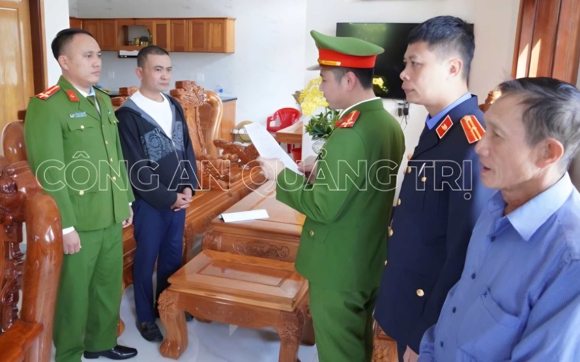 N&oacute;ng: C&ocirc;ng an đ&atilde; bắt được 2 kẻ cướp ng&acirc;n h&agrave;ng ở Gia Lai, chuẩn bị họp b&aacute;o - Ảnh 2.