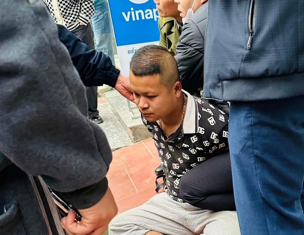 Diễn biến vụ nghi phạm x&ocirc;ng v&agrave;o ng&acirc;n h&agrave;ng cướp tiền- Ảnh 1.