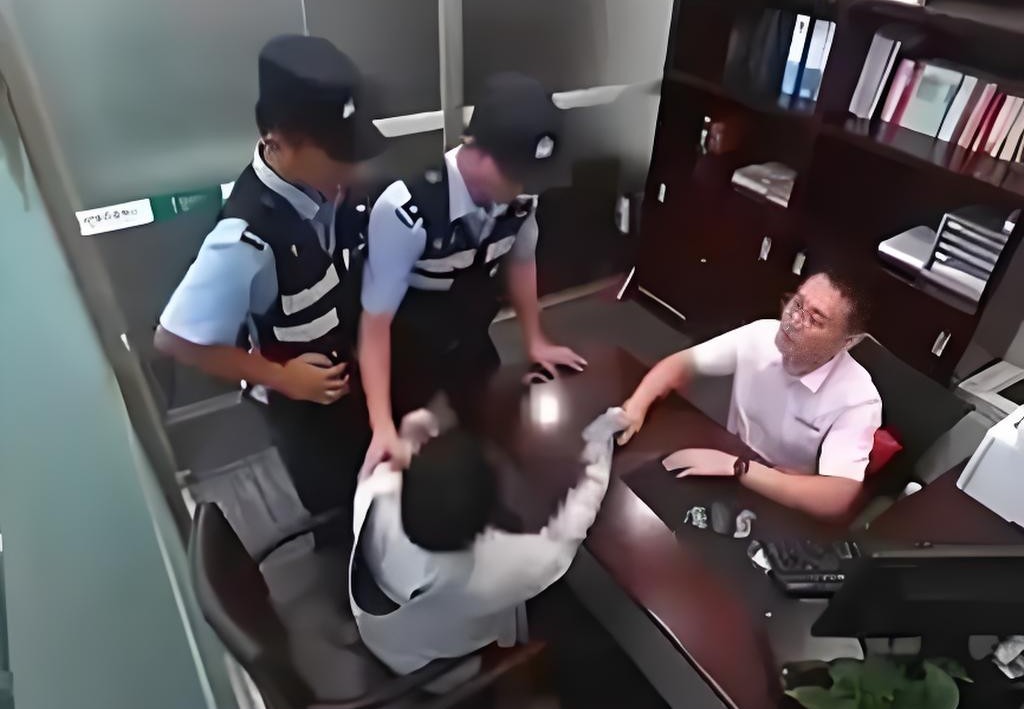 Kh&ocirc;ng chấp nhận bị lừa mất 350k, sinh vi&ecirc;n một trường đại học tự điều tra, cuối c&ugrave;ng bị lừa th&ecirc;m 450 triệu- Ảnh 1.