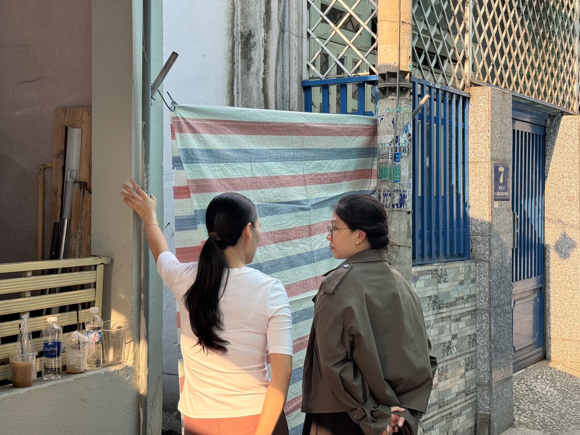 Tiếng chuông báo cháy dồn dập giữa đêm và những giây phút tuyệt vọng phá cửa cứu 3 mẹ con trong vụ cháy ở TP.HCM- Ảnh 1.