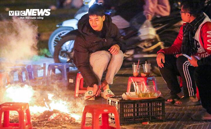 Không khí lạnh mạnh tràn về, miền Bắc rét đậm cận Tết ông Công ông Táo- Ảnh 1.