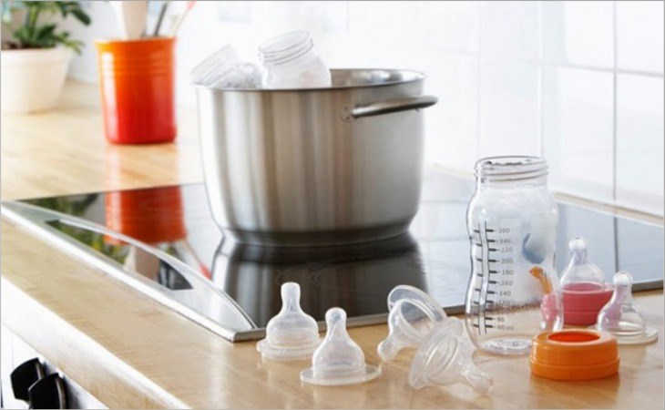 D&ugrave;ng nước s&ocirc;i "tr&aacute;ng b&igrave;nh sữa", b&eacute; 6 th&aacute;ng tuổi mắc bệnh dạ d&agrave;y - Ảnh 3.