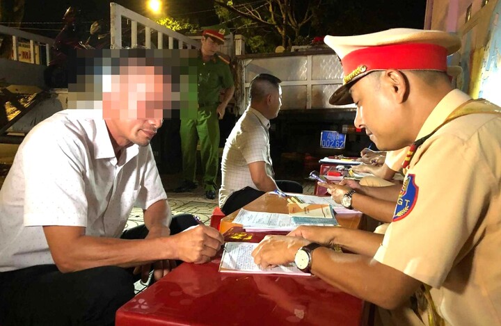 Uống rượu bia sau 24 giờ c&oacute; hết nồng độ cồn?- Ảnh 1.