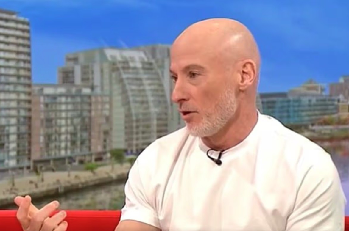 Huấn luyện vi&ecirc;n đang &ldquo;khỏe mạnh tuyệt đối&rdquo; bỗng ph&aacute;t hiện ung thư giai đoạn sớm sau khi l&agrave;m 1 việc- Ảnh 2.