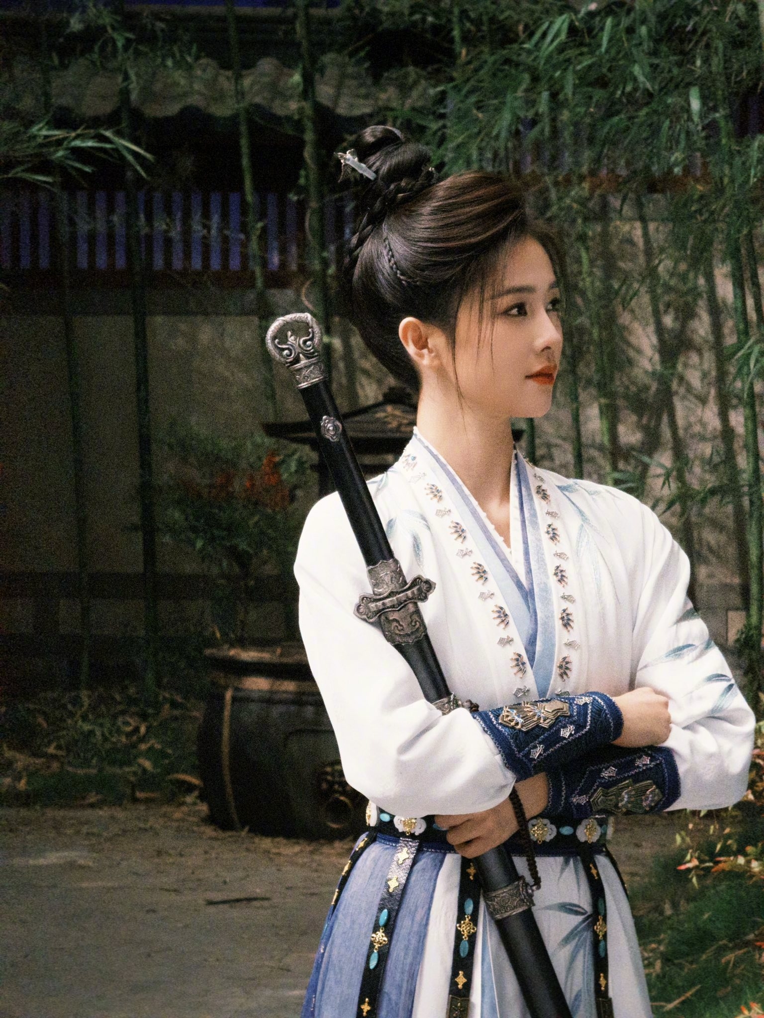 Mới có 1 phim Trung Quốc thẩm mỹ vương giả ai xem cũng trầm trồ: Nhịp nhanh twist mạnh, nữ chính đóng gì cũng hot- Ảnh 2.