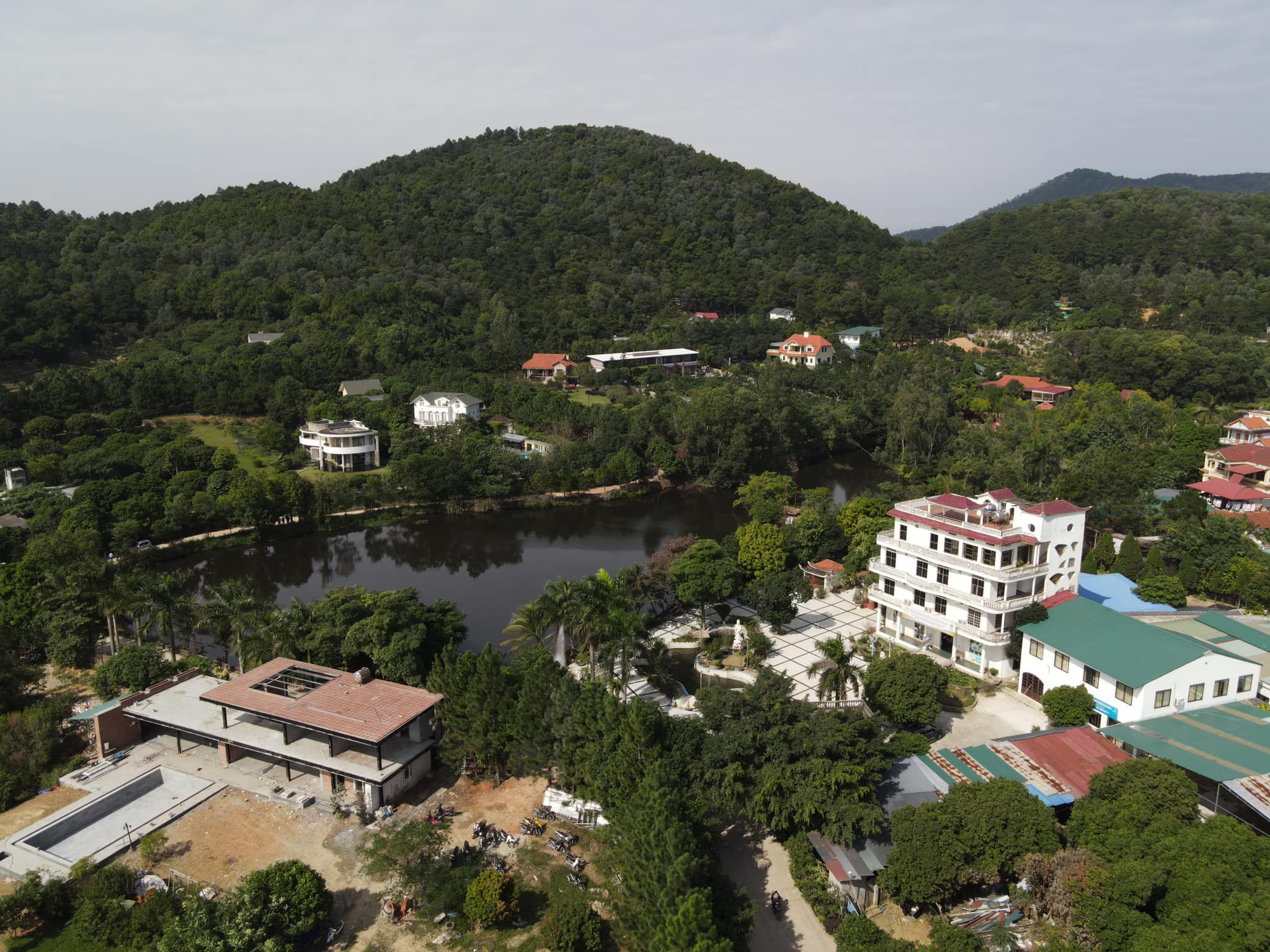 Viện dưỡng lão nội trú duy nhất giữa rừng thông: Cách trung tâm Hà Nội 40km, giá từ 300.000đ/ngày - Ảnh 1.
