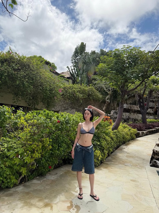 Tình tin đồn G-Dragon thả dáng với bikini, U40 mà 