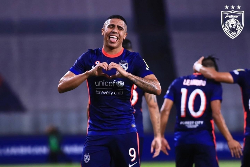 Tuyển Malaysia sắp có “máy ghi bàn” gốc Brazil, HLV Kim Sang-sik gọi gấp cầu thủ nhập tịch cao 1m95? - Ảnh 1.